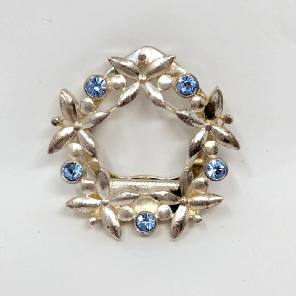 Vintage 1950s Silver Tone Floral Wreath Scarf Clip Blue Rhinestones